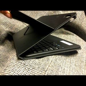 Portable, removable, Bluetooth, Magnetic close. Serial and measure in photos